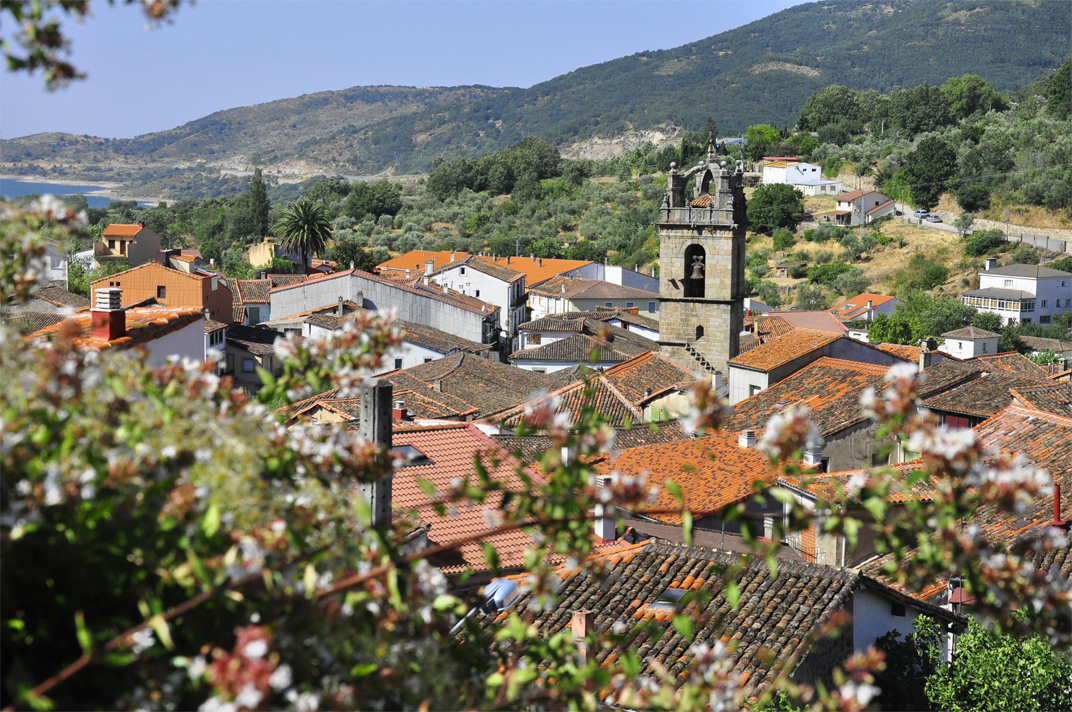 Terraza amplia con vistas a la sierra