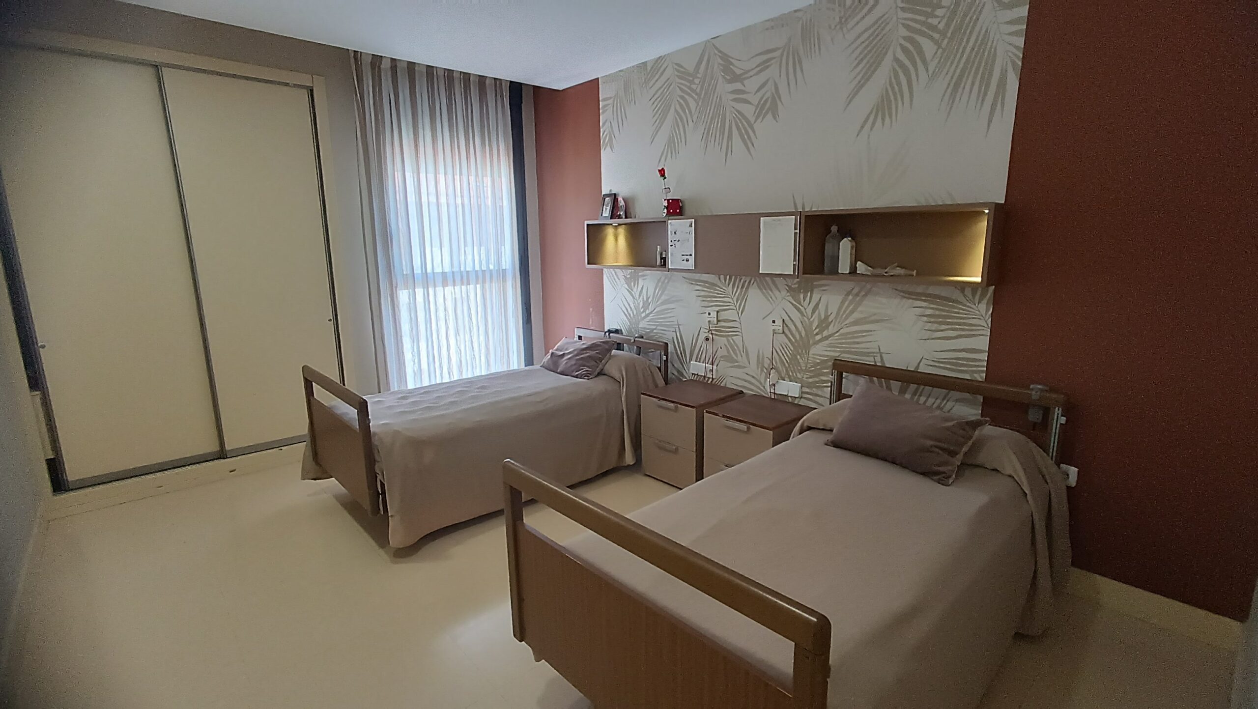 Habitación doble con luz natural